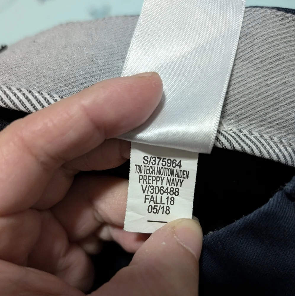 EUC Banana Republic men's tech motion Aiden Chino cotton pants,Navy blue,36x30